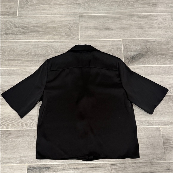 Aritzia Classic Black Short Sleeve Shirt - Picture 4 of 6